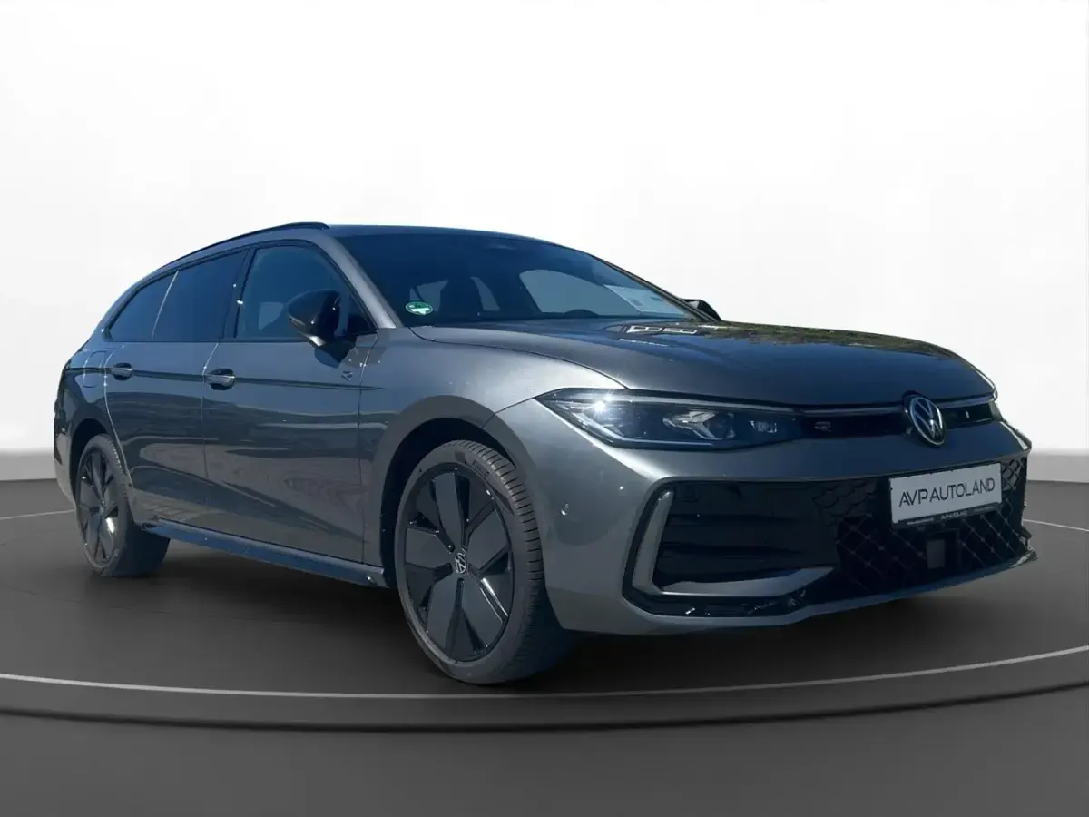 Gebraucht VW Passat R-line 272 PS (200 kW) 2025 Diabasgrau Kombi