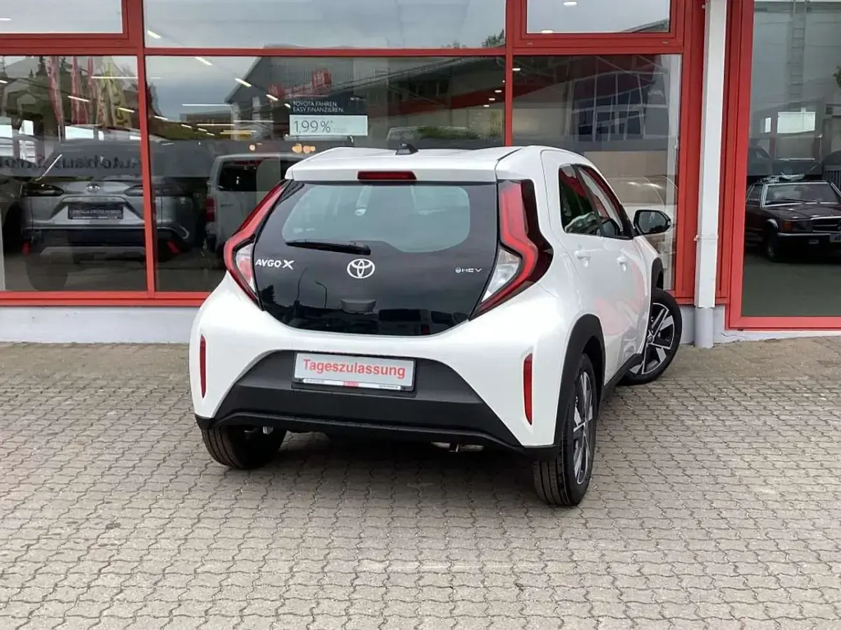 Neu Toyota Aygo X Active 116 PS (85 kW) 2026 Weiß SUV