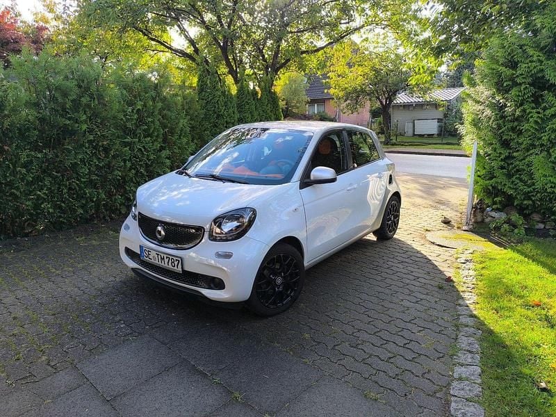 Weiß Gebraucht 2017 Smart ForFour Passion Kleinwagen | 11.000 € (Fairer Preis) - Bild 1/4