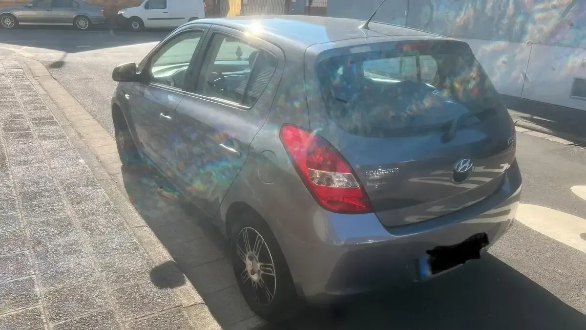 Gebraucht Hyundai i20 78 PS (57 kW) 2012 Grau Kleinwagen