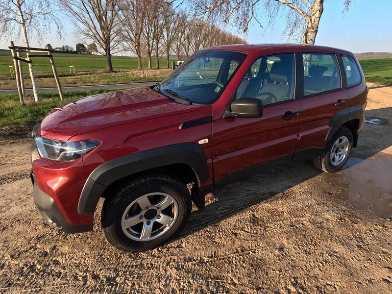 Gebraucht Lada niva 80 PS (58 kW) 2021 Rot SUV