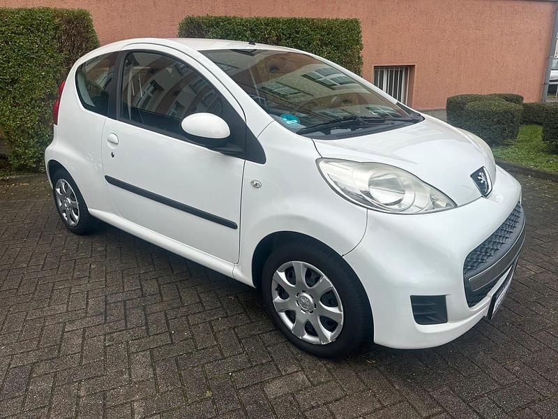 Gebraucht Peugeot 107 68 PS (50 kW) 2009 Weiß Kleinwagen