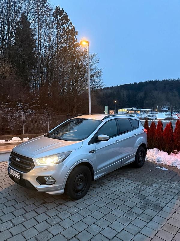 Gebraucht Ford Kuga 120 PS (88 kW) 2019 Grau SUV