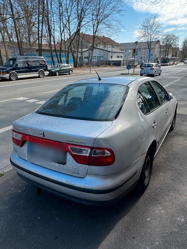 Grau Gebraucht 2000 Seat Toledo Limousine | 450 € (Superpreis) - Bild 1/4