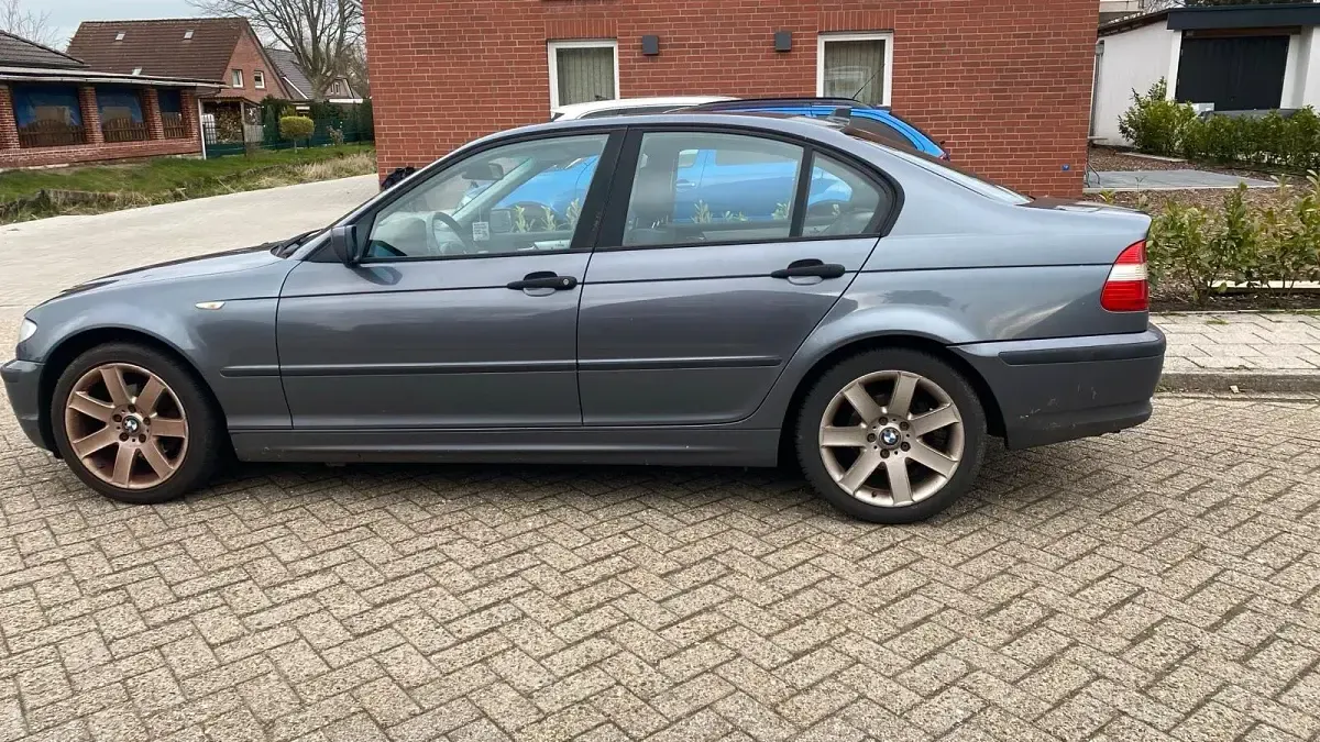 Gebraucht BMW 318 143 PS (105 kW) 2003 Grau Limousine