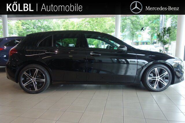 Lack kosmosschwarz Gebraucht 2024 Mercedes A220 Progressive Limousine | 35.980 € (Fairer Preis) - Bild 1/4