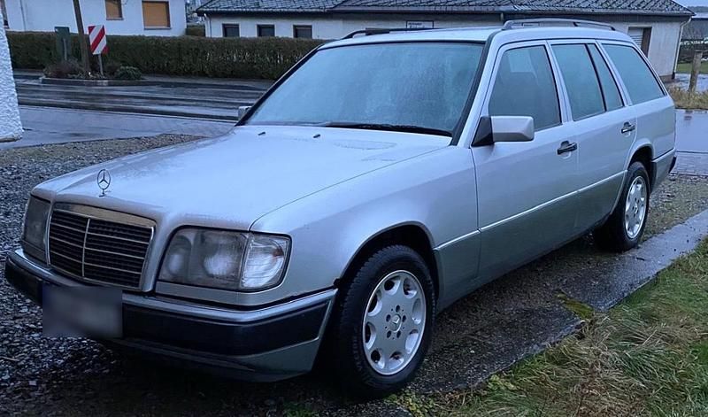 Gebraucht Mercedes E250 113 PS (83 kW) 1996 Silber Kombi