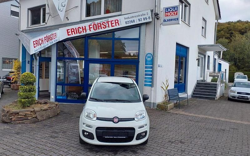 Weiß Gebraucht 2015 Fiat Panda Easy Kleinwagen | 6.900 € (Fairer Preis) - Bild 1/4