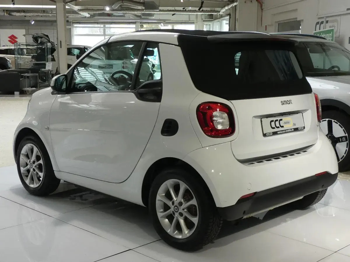 Gebraucht Smart ForTwo Cabrio 71 PS (52 kW) 2018 Weiß Cabrio