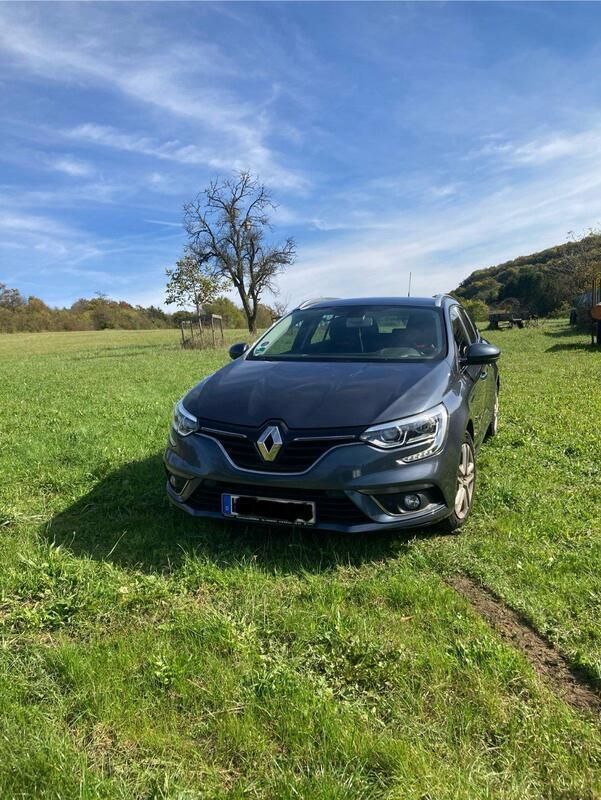 Silber Gebraucht 2017 Renault Mégane IV Limousine | 10.400 € (Fairer Preis) - Bild 1/4