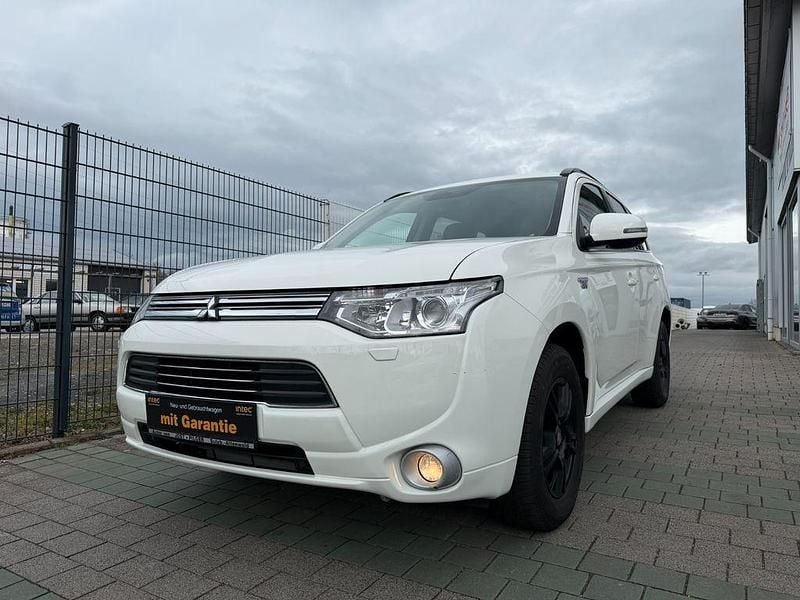 Gebraucht Mitsubishi Outlander P-HEV Instyle 121 PS (88 kW) 2014 Weiß SUV