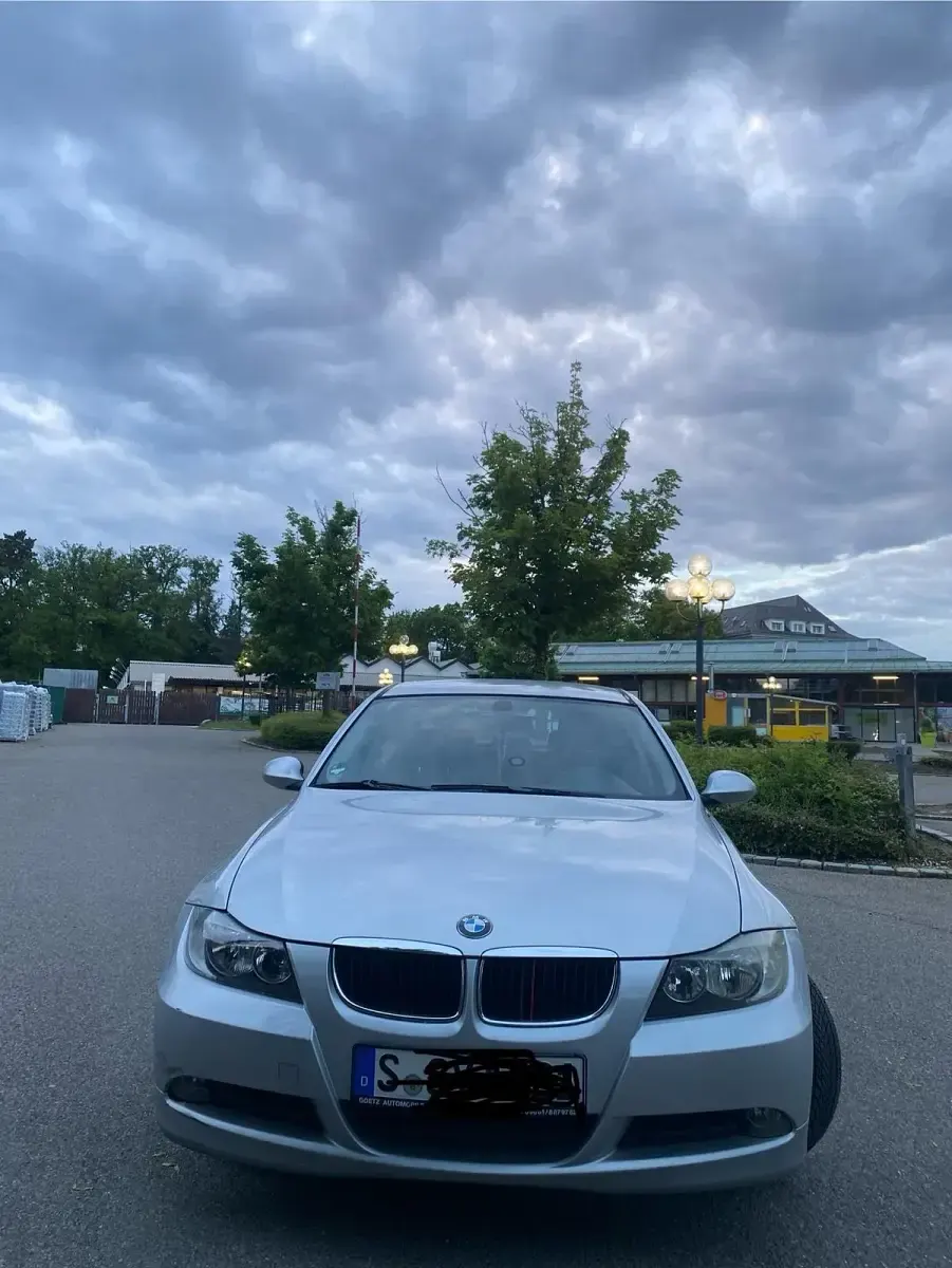 Gebraucht BMW 318 143 PS (105 kW) 2006 Grau Limousine