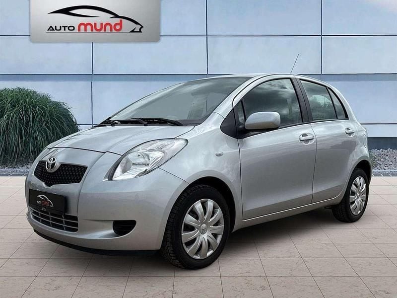 Silber Gebraucht 2007 Toyota Yaris Sol Kleinwagen | 8.980 € - Bild 1/4