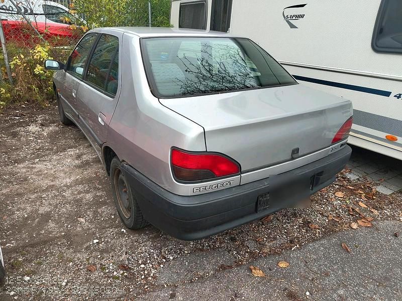Silber Gebraucht 1996 Peugeot 306 Limousine | 1.400 € - Bild 1/4