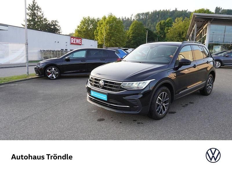 Schwarz Gebraucht 2022 VW Tiguan Life SUV | 29.980 € (Etwas zu teuer) - Bild 1/4