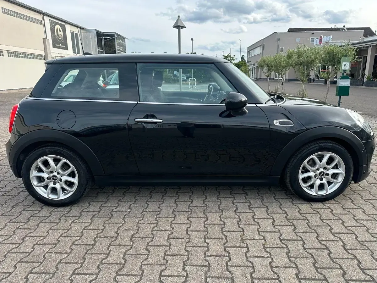 Gebraucht Mini Cooper 136 PS (100 kW) 2017 Schwarz Kleinwagen
