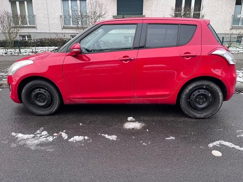 Gebraucht Suzuki Swift Club 94 PS (69 kW) 2016 Rot Kleinwagen