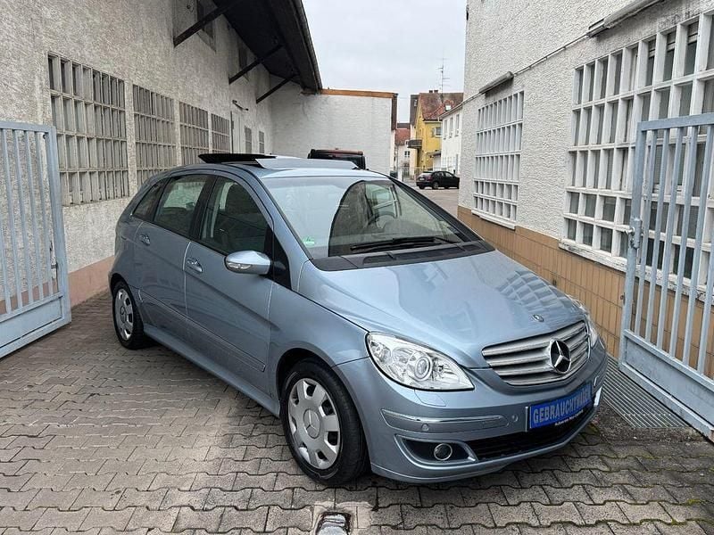 Blau Gebraucht 2006 Mercedes 200 Limousine | 6.999 € (Guter Preis) - Bild 1/4