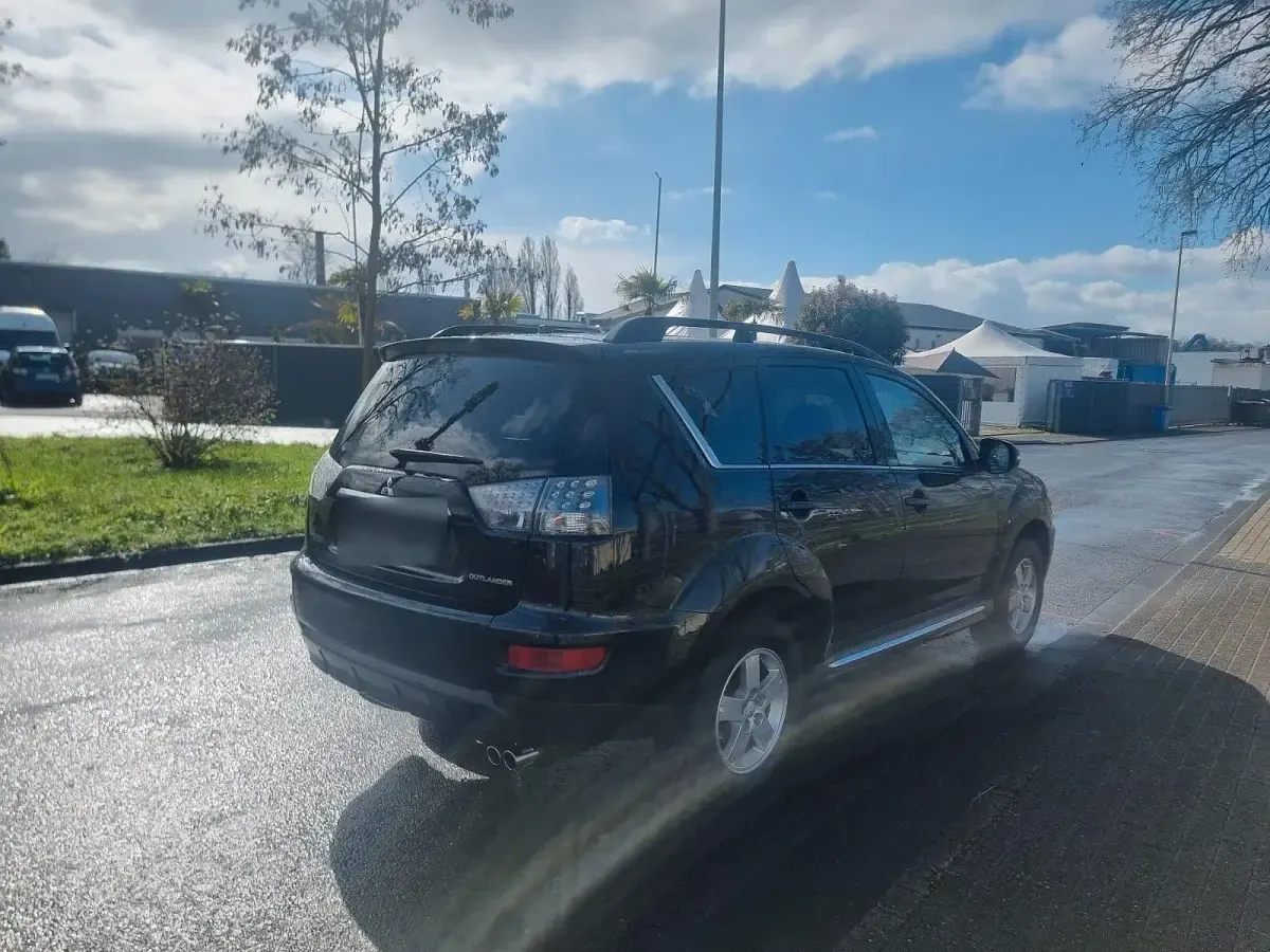 Gebraucht Mitsubishi Outlander Intense 177 PS (130 kW) 2010 Schwarz SUV