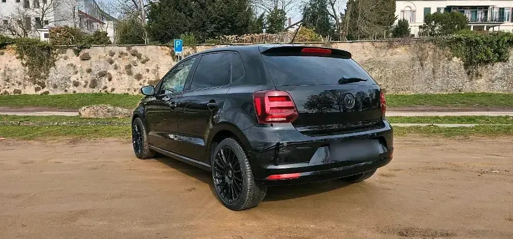Gebraucht VW Polo Trendline 75 PS (55 kW) 2015 Schwarz Kleinwagen