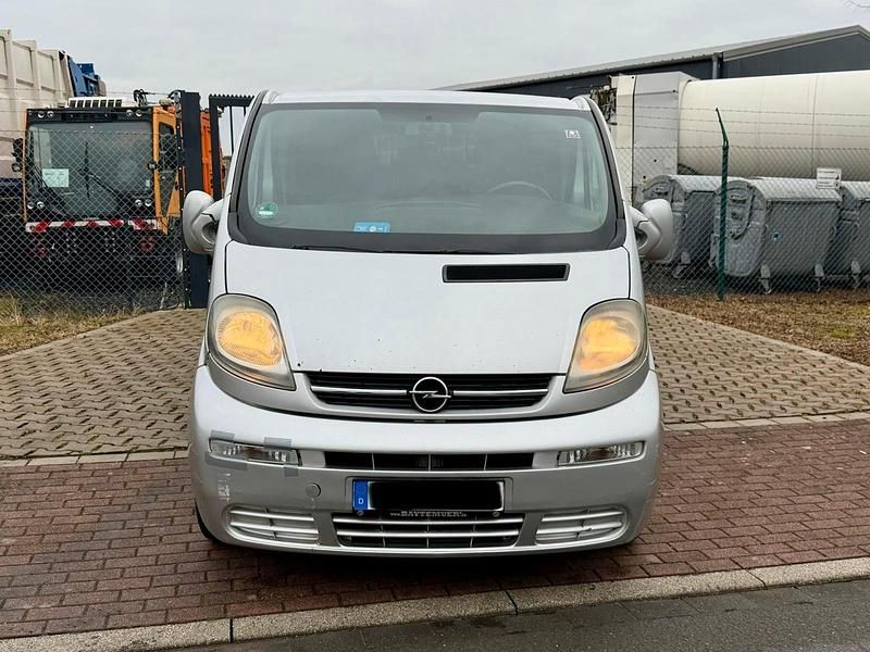 Second-hand Opel Vivaro 82 CP (60 kW) 2006 Argintiu Monovolum