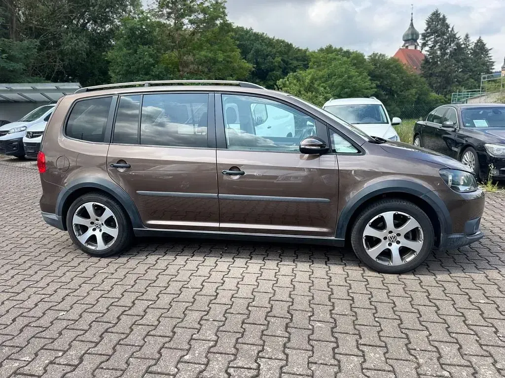 Gebraucht VW Touran Cross 105 PS (77 kW) 2012 Braun Van / Kleinbus