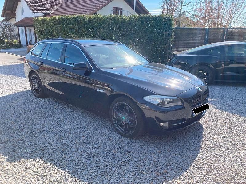 Gebraucht BMW 520 184 PS (135 kW) 2012 Schwarz Kombi