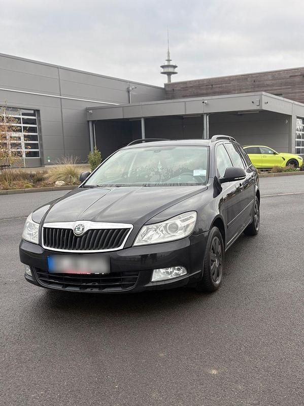 Schwarz Gebraucht 2011 Skoda Octavia Kombi | 2.500 € (Superpreis) - Bild 1/4