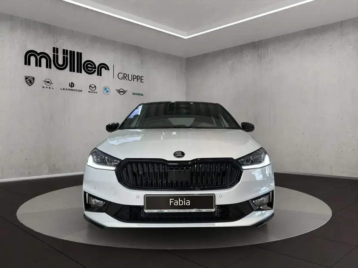 Neu Skoda 110 R Monte Carlo 150 PS (110 kW) 2026 Moonweiss metallic Limousine