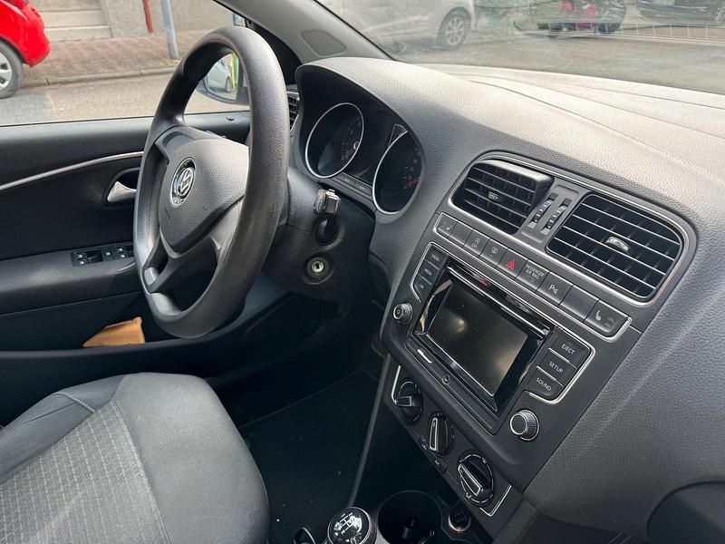 Gebraucht VW Polo 60 PS (44 kW) 2014 Silber Limousine