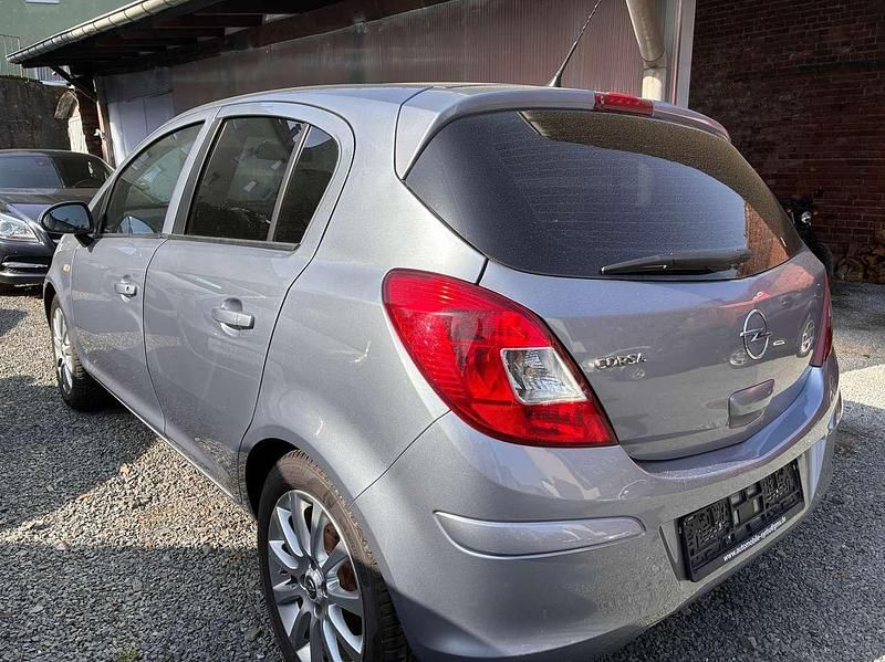 Gebraucht Opel Corsa Selection 101 PS (74 kW) 2010 Silber Kleinwagen