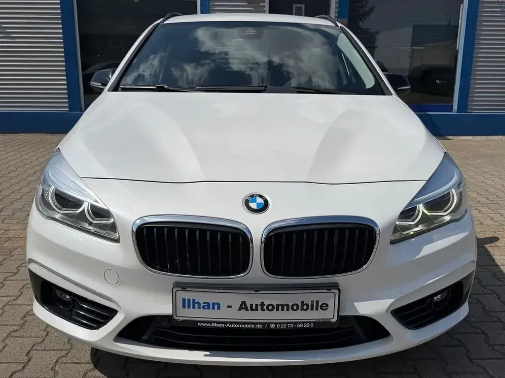 Gebraucht BMW 220 Active Tourer Sport Line 192 PS (141 kW) 2015 Weiß Van / Kleinbus