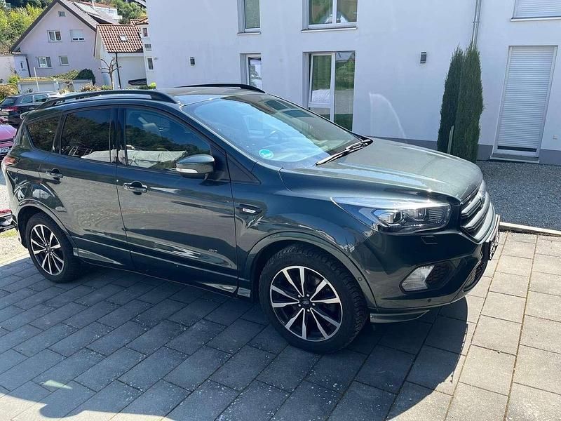 Gebraucht Ford Kuga ST-Line 182 PS (133 kW) 2017 Grün SUV