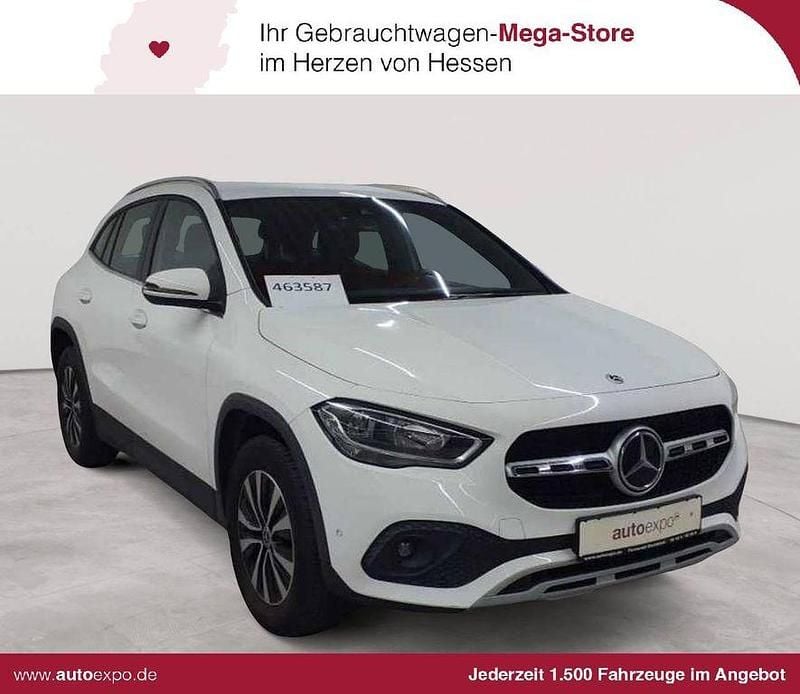 Polarweiß Gebraucht 2020 Mercedes GLA200 Style SUV | 28.690 € (Guter Preis) - Bild 1/4