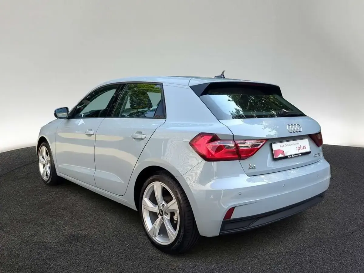 Gebraucht Audi A1 110 PS (80 kW) 2023 1x pfeilgrau perleffekt SUV