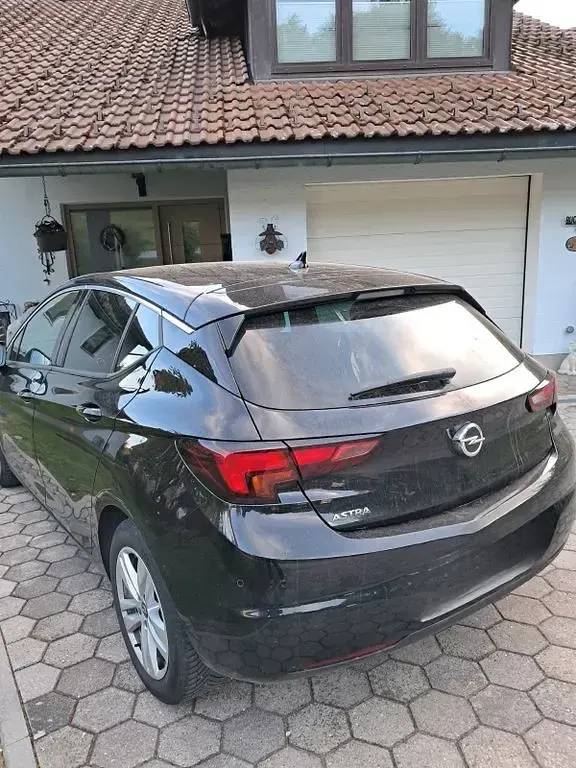 Używany Opel Astra Elegance 145 KM (106 kW) 2021 Czarny Sedan/Limuzyna