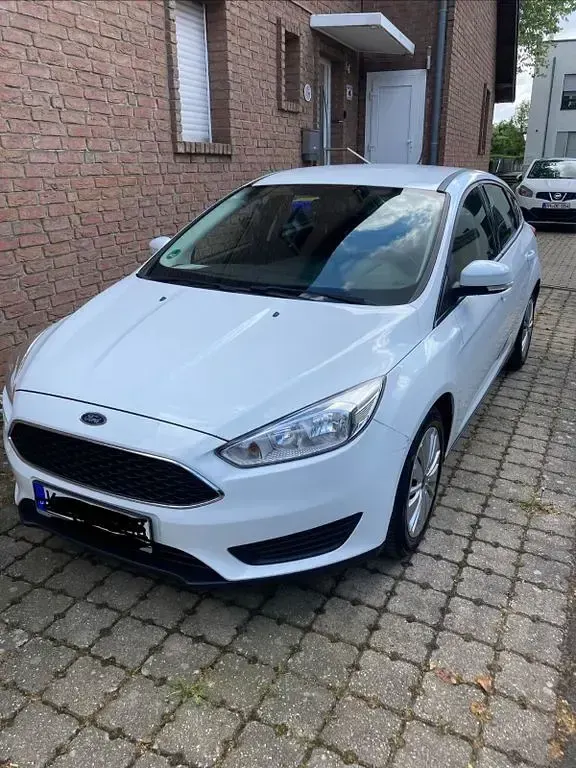 Używany Ford Focus Titanium 101 KM (74 kW) 2018 Biały Sedan/Limuzyna