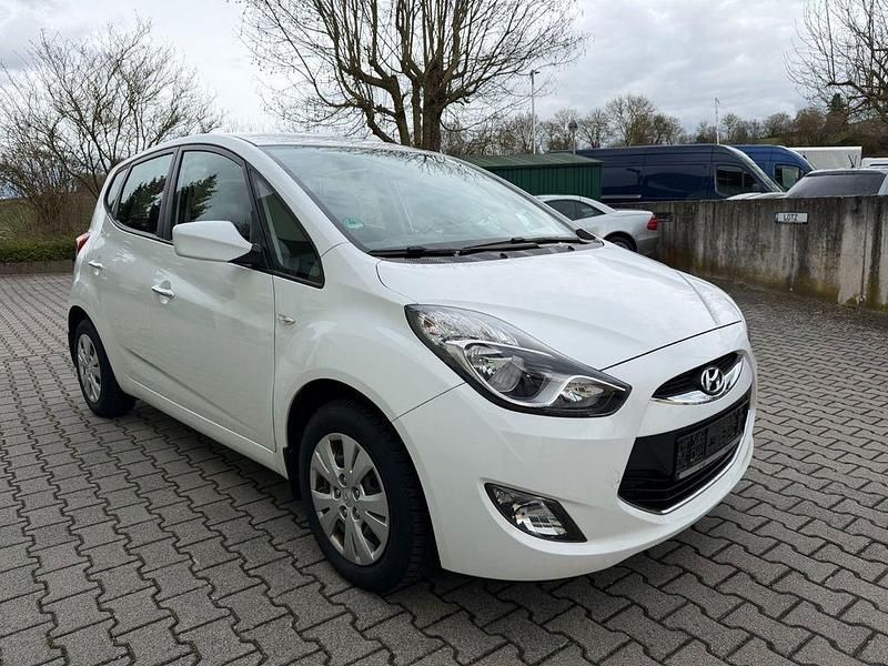Gebraucht Hyundai ix20 Classic 90 PS (66 kW) 2015 Weiß Kleinwagen