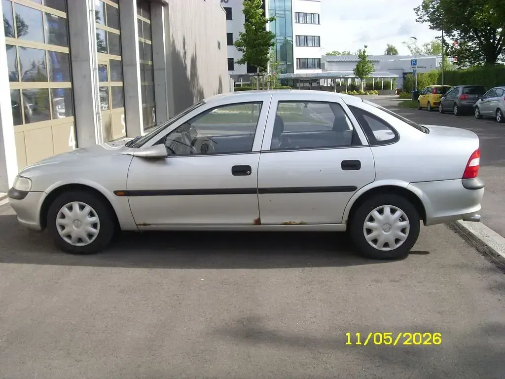 Gebraucht Opel Vectra 75 PS (55 kW) 1998 Silber Limousine