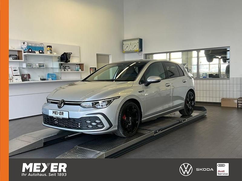 Reflexsilber metallic Gebraucht 2024 VW Golf VIII IQ Drive Limousine | 35.890 € - Bild 1/4