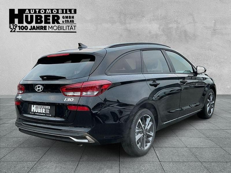 Neu Hyundai i30 Advantage 140 PS (102 kW) 2025 Schwarz Limousine