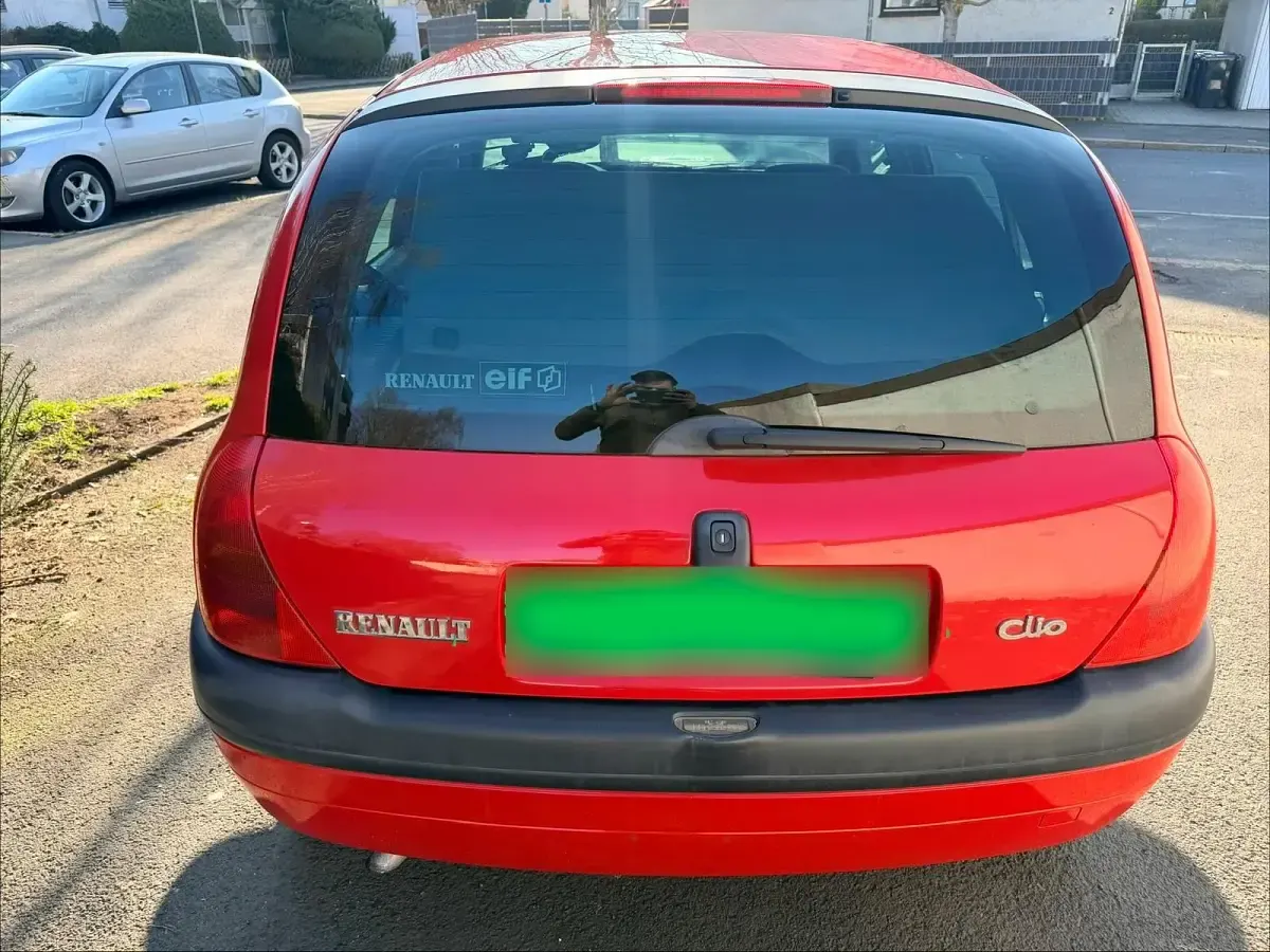 Second-hand Renault Clio II 75 CP (55 kW) 2000 Roșu Hatchback