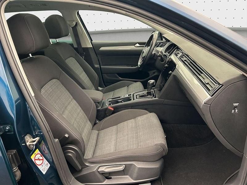 Gebraucht VW Passat Business 150 PS (110 kW) 2021 Aquamarinblau metallic Kombi