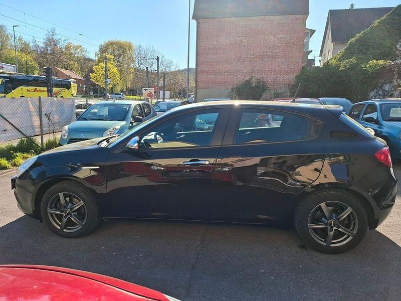 Gebraucht Alfa Romeo Giulietta Impression 120 PS (88 kW) 2014 Schwarz Kleinwagen