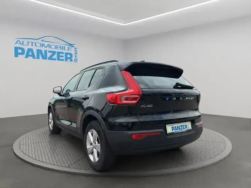 Gebraucht Volvo XC40 Momentum 129 PS (94 kW) 2021 Schwarz SUV