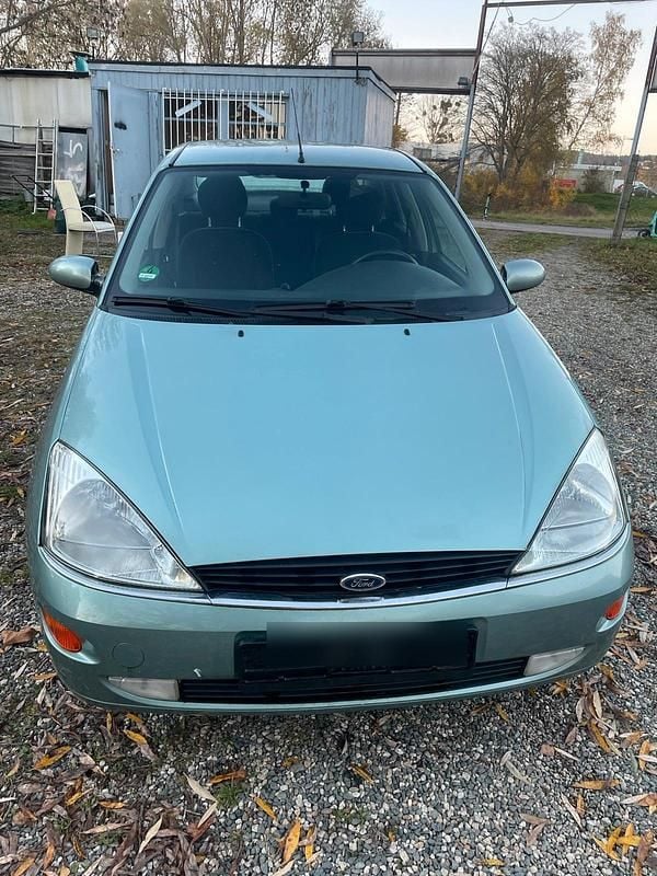 Grün Gebraucht 2001 Ford Focus Limousine | 500 € (Superpreis) - Bild 1/4