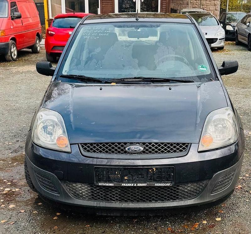 Grau Gebraucht 2006 Ford Fiesta Limousine | 650 € (Superpreis) - Bild 1/4