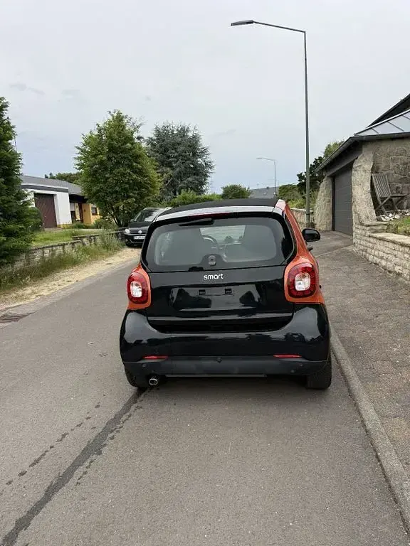 Gebraucht Smart ForTwo Coupé 90 PS (66 kW) 2018 Schwarz Coupé