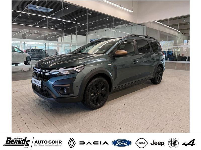 Zedergrün (metallic) Gebraucht 2023 Dacia Jogger Extreme Van / Kleinbus | 22.880 € (Fairer Preis) - Bild 1/4