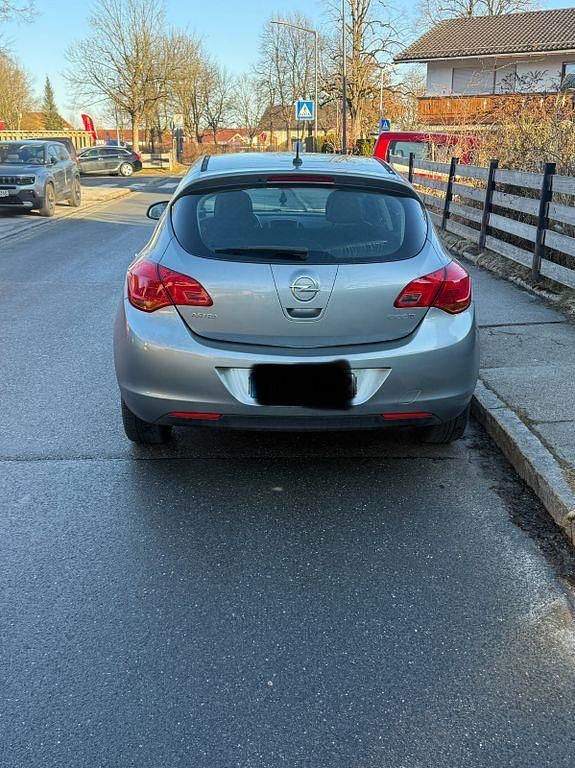 Gebraucht Opel Astra Selection 101 PS (74 kW) 2010 Grau Limousine